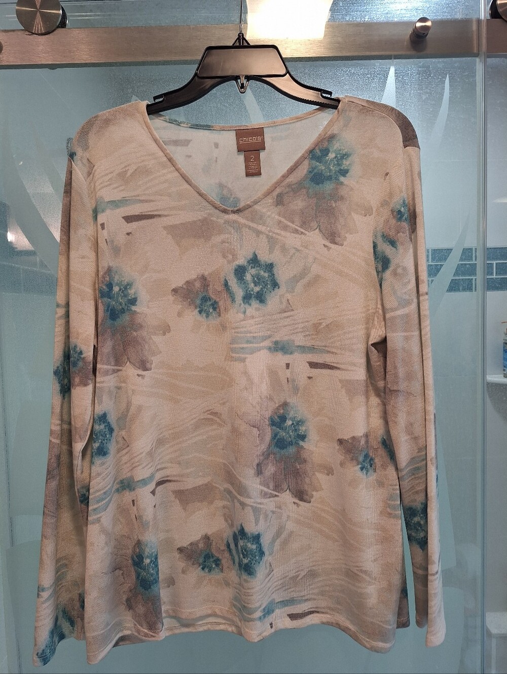 Chicos Teal Floral V-Neck Long Sleeve Top Has Stretch Never Worn